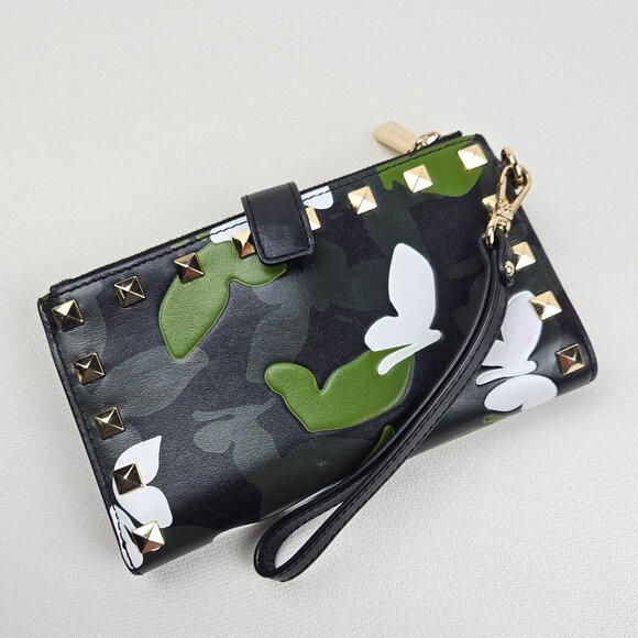 Michael Kors Whitney Large Butterfly Camo Tote & Adele Smartphone Wallet - Picture 9 of 16